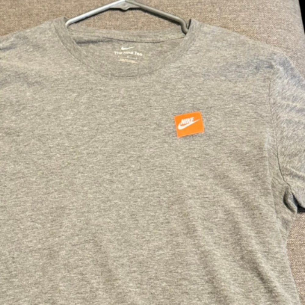 Nike Athletic Tee Gray - Picture 3 of 3